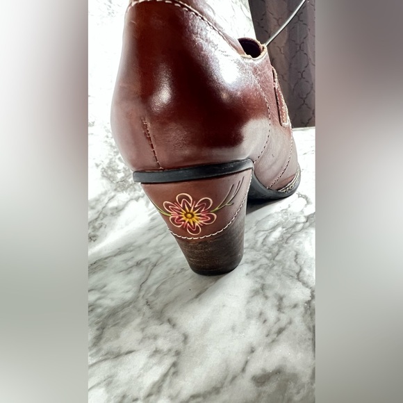 L’ARTISTE leather platform heal shoes - Picture 9 of 16